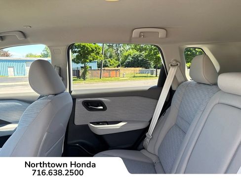 Used 2023 Nissan Rogue SV AWD/4WD image 19