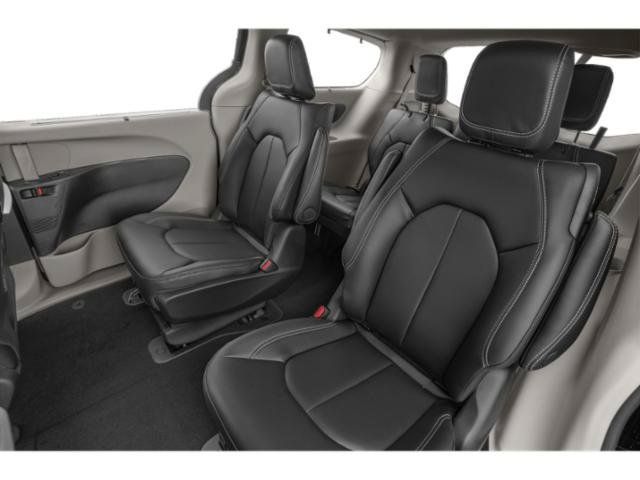 Used 2024 Chrysler Pacifica Limited FWD image 16