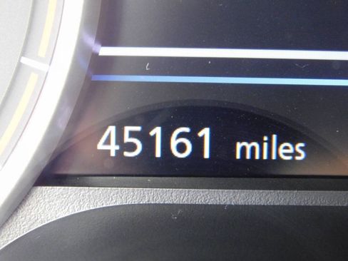 Used 2024 Nissan Sentra SV FWD image 9