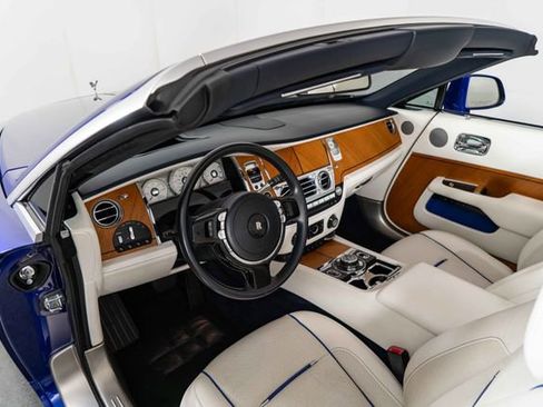 Used 2017 Rolls-Royce Dawn RWD image 18