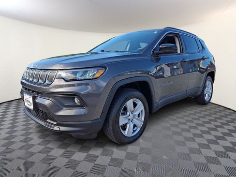 Used 2022 Jeep Compass Latitude AWD/4WD image 3