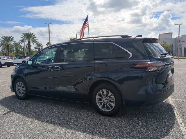 Certified 2024 Toyota Sienna XLE FWD image 6