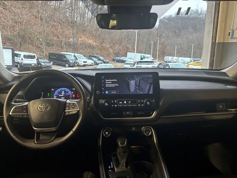 Used 2025 Toyota Grand Highlander XLE image 35