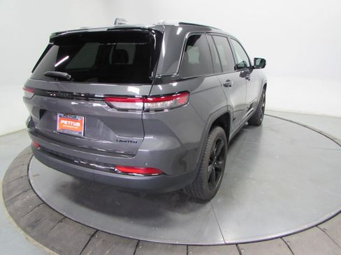 Used 2025 Jeep Grand Cherokee Limited w/ Black Appearance Package AWD/4WD image 7