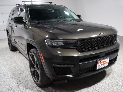 Used 2022 Jeep Grand Cherokee L Limited w/ Black Appearance Package RWD image 5