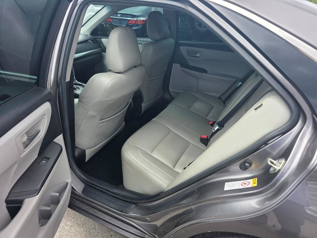 Used 2017 Toyota Camry SE FWD image 7