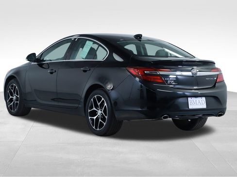 Used 2017 Buick Regal Sport Touring FWD image 10