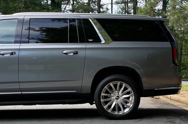 Used 2021 Cadillac Escalade ESV Premium Luxury AWD/4WD image 5