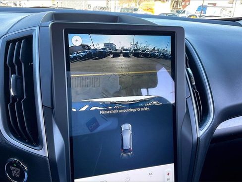 Used 2023 Ford Edge SE w/ Black Appearance Package image 18