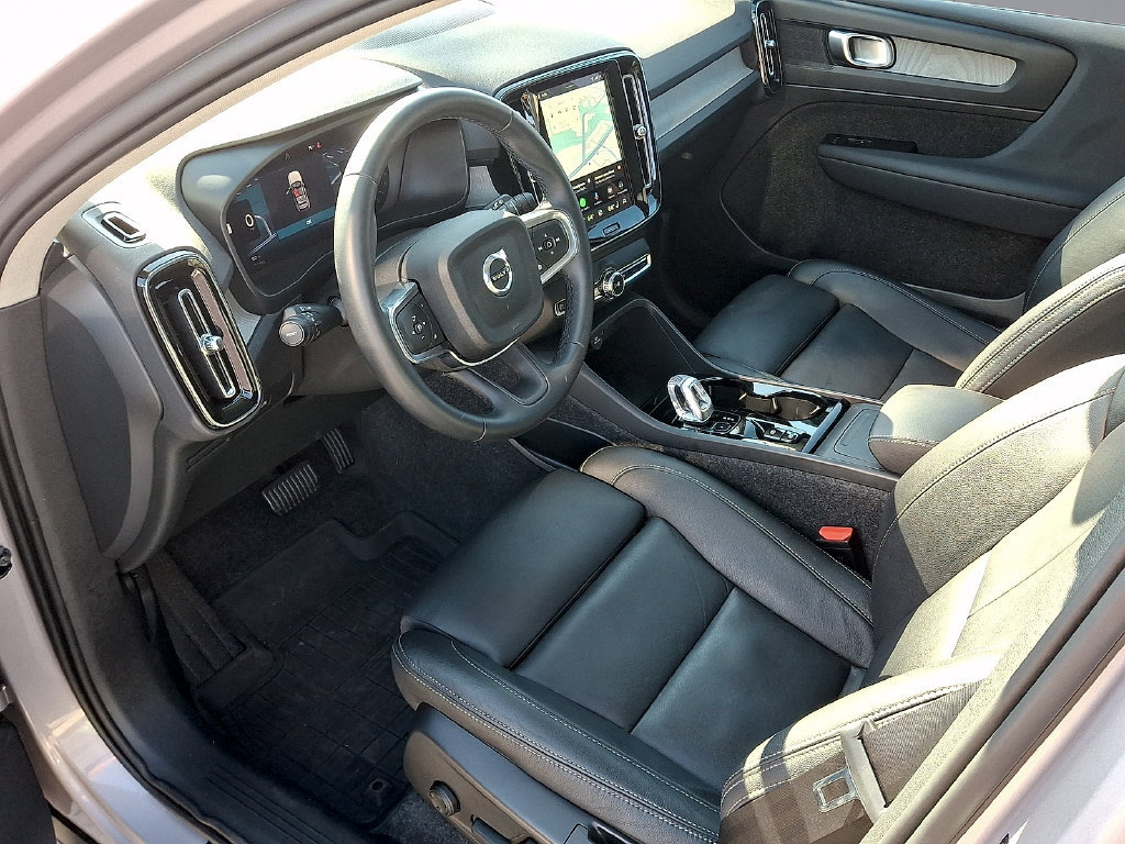 Certified 2026 Volvo XC40 B5 Plus AWD/4WD image 17