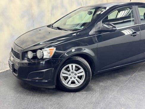 Used 2013 Chevrolet Sonic LT image 2