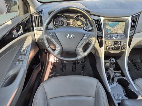 Used 2012 Hyundai Sonata Limited w/ Navigation Pkg FWD image 11