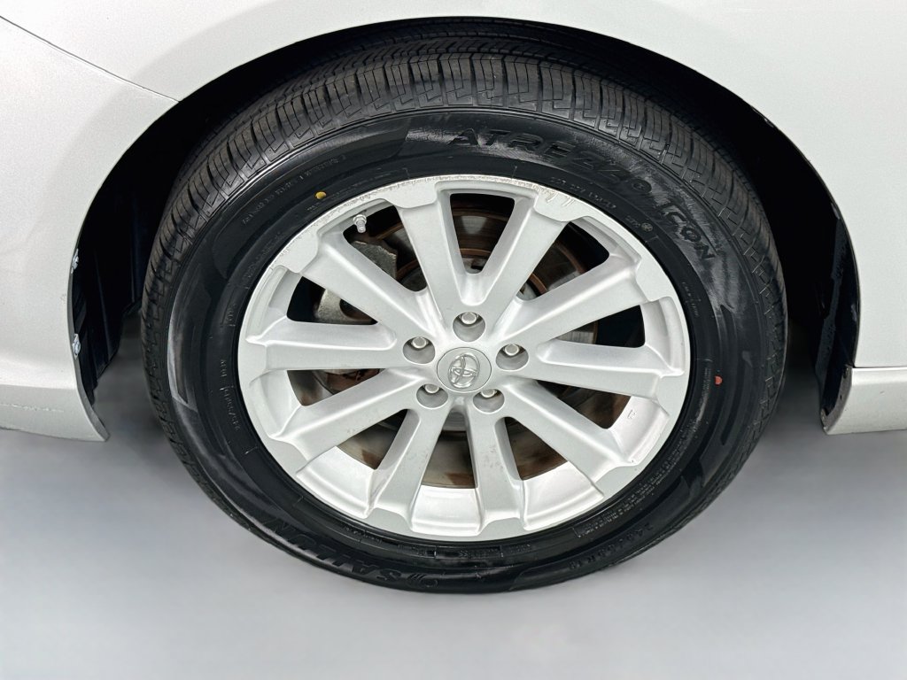 Used 2012 Toyota Venza XLE w/ XLE Premium Pkg AWD/4WD image 12