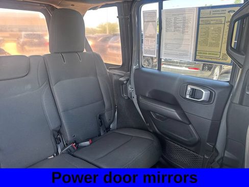 Used 2018 Jeep Wrangler Unlimited Sahara AWD/4WD image 15