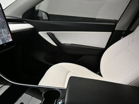 Used 2021 Tesla Model Y Long Range AWD/4WD image 12