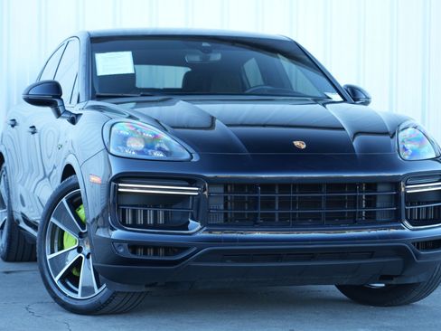 Used 2021 Porsche Cayenne Turbo S image 4