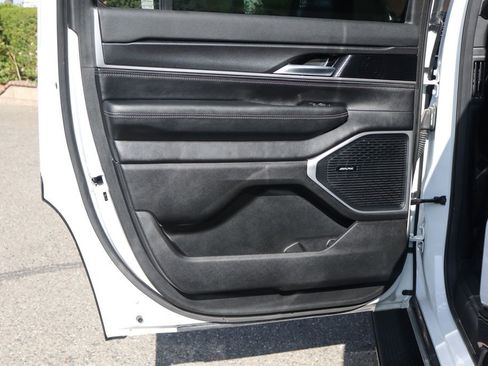 Used 2023 Jeep Wagoneer 4WD w/ Premium Group I image 46