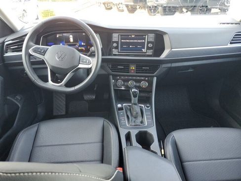 Used 2023 Volkswagen Jetta SE w/ Panoramic Sunroof Package image 13