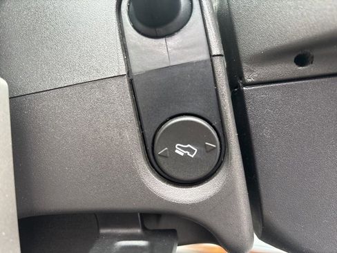 Used 2013 Ford F150 Lariat w/ Mid Equipment Group image 17