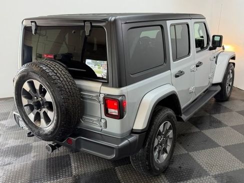Used 2022 Jeep Wrangler Unlimited Sahara w/ Cold Weather Group AWD/4WD image 11