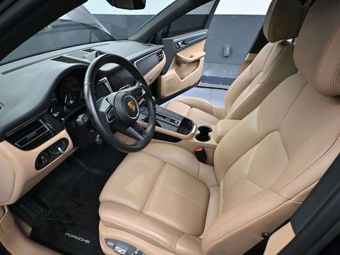 Used 2022 Porsche Macan Base image 25