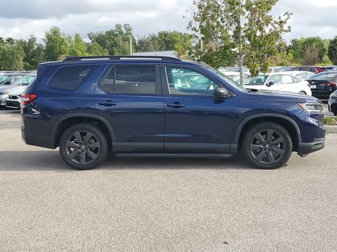 Used 2023 Honda Pilot Sport image 3