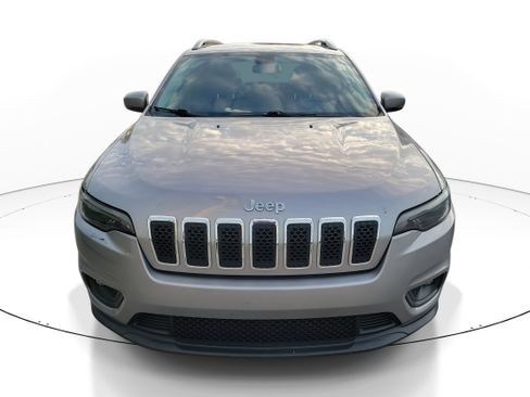 Used 2019 Jeep Cherokee Latitude Plus image 2