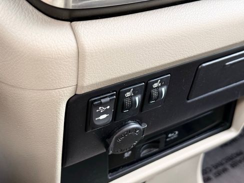 Used 2017 Toyota Sienna XLE Premium image 36