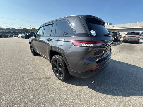 Certified 2023 Jeep Grand Cherokee Altitude AWD/4WD image 3