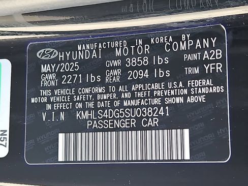 Used 2025 Hyundai Elantra SEL FWD image 27