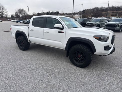 Used 2019 Toyota Tacoma TRD Pro image 2