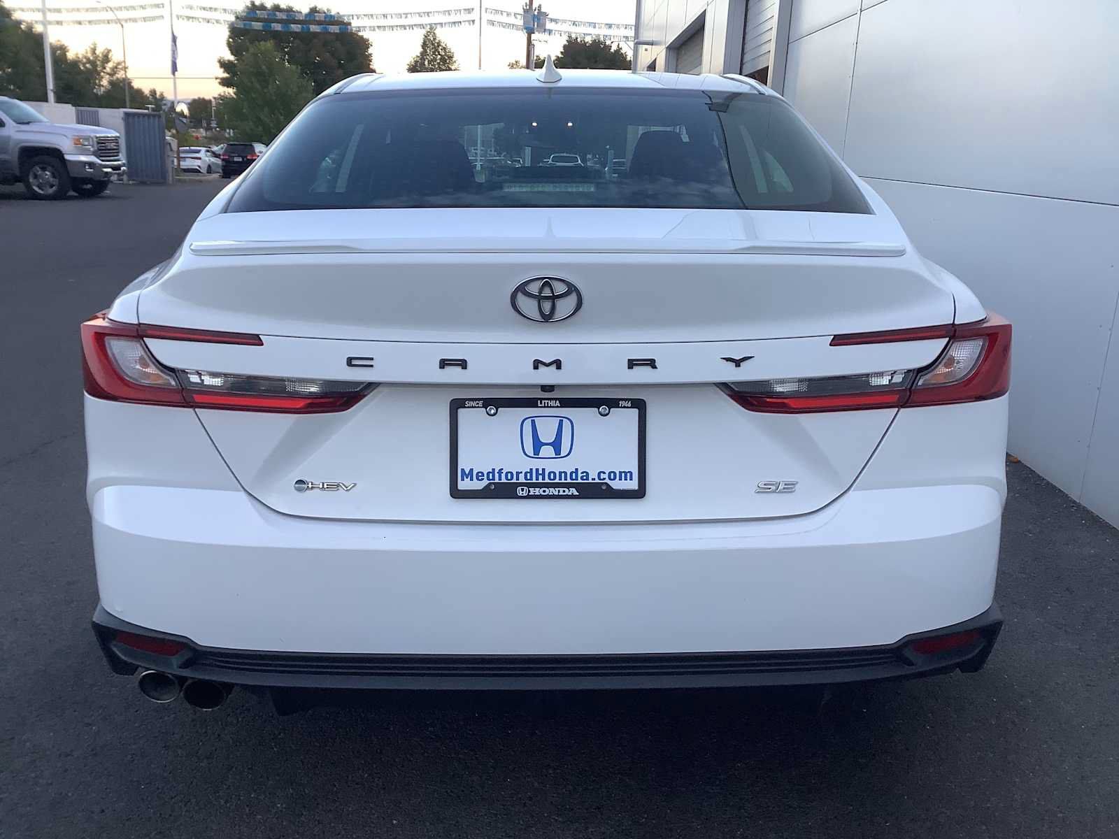 Used 2025 Toyota Camry SE FWD image 5