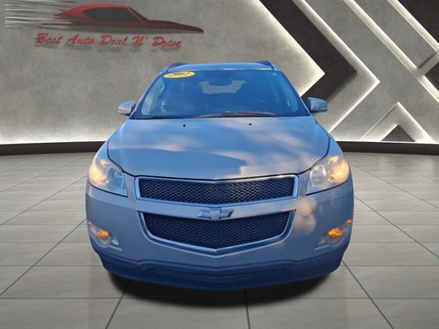 Used 2012 Chevrolet Traverse LT image 2
