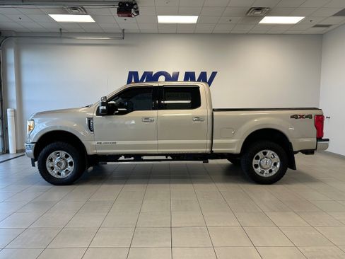 Used 2017 Ford F250 Lariat w/ Chrome Package image 1