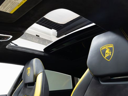 Used 2022 Lamborghini Urus image 41