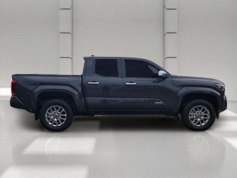 Used 2025 Toyota Tacoma Limited AWD/4WD image 4