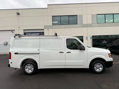 Used 2018 Nissan NV 2500 SV image 3