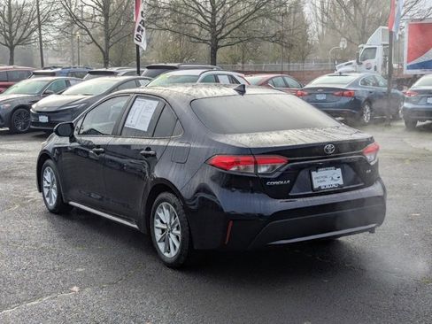 Used 2022 Toyota Corolla LE image 3