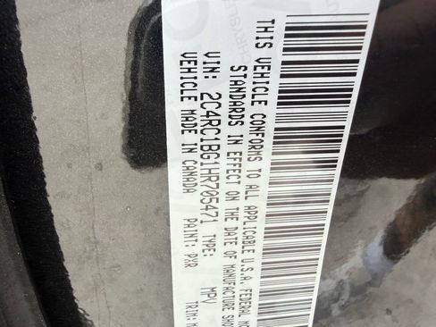 Used 2017 Chrysler Pacifica Touring-L w/ Tire & Wheel Group image 10