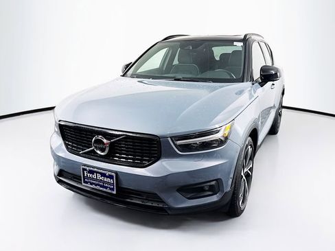 Used 2021 Volvo XC40 T5 R-Design w/ Advanced Package image 4