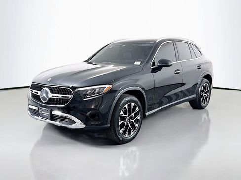 Used 2025 Mercedes-Benz GLC 350e 4MATIC image 3