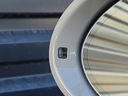 Certified 2025 Porsche Macan image 30