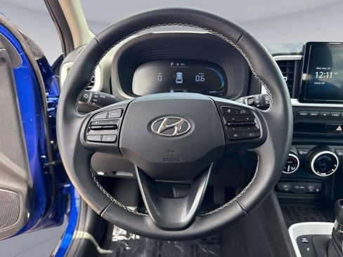 Used 2025 Hyundai Venue Limited FWD image 24