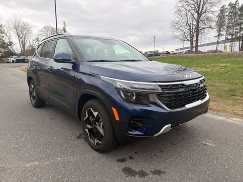 Certified 2025 Kia Seltos EX w/ EX Sunroof Package image 3