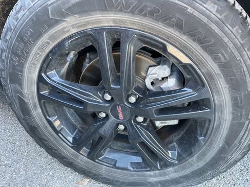 Used 2024 GMC Terrain AT4 image 6