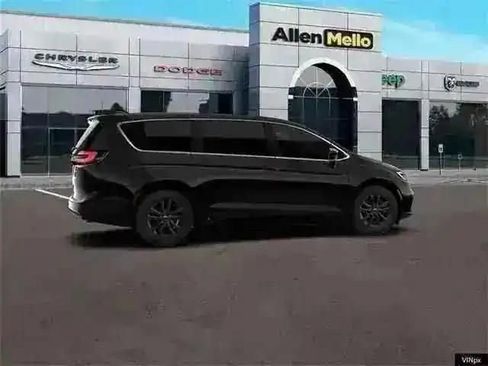 New 2026 Chrysler Pacifica Select image 12