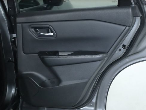 Certified 2025 Nissan Rogue SV FWD image 29