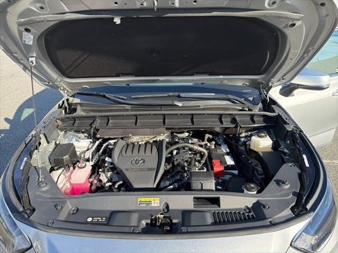 Used 2023 Toyota Highlander L image 26