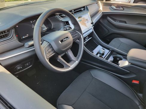 New 2026 Jeep Grand Cherokee Altitude AWD/4WD image 3