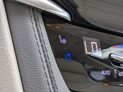 Certified 2024 Cadillac XT6 Premium Luxury w/ Technology Package FWD image 30